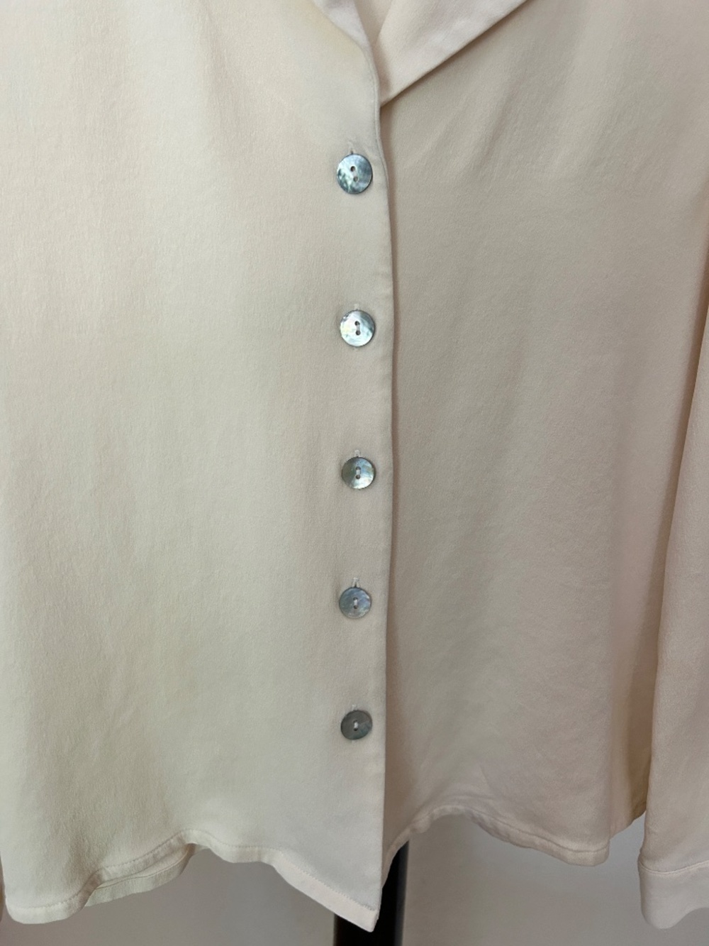 100% Silk Wrinkle Resistant Button-up Long Sleeve Soft White Ivory Shirt - Picture 2 of 15